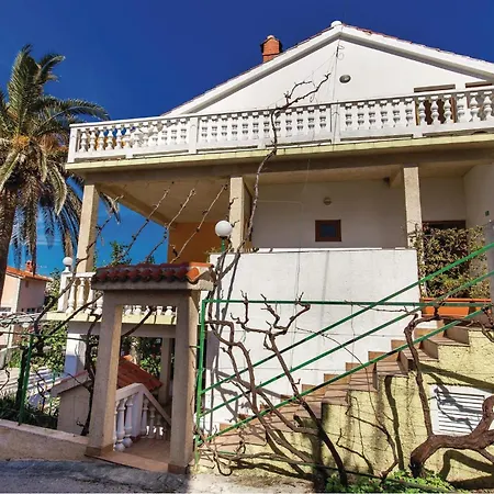 Apartment Beautiful In Rab With House Sea View