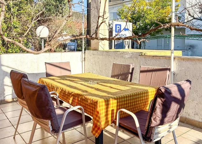 2 Bedroom Awesome In Rab Rab Town