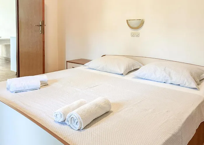 2 Bedroom Awesome In Rab