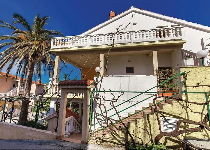 Apartment 2 Bedroom Awesome In Rab