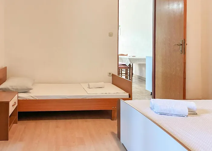 2 Bedroom Awesome In Rab Rab Town